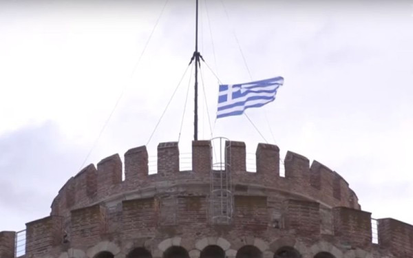 Θεσσαλονίκη: Έπαρση της σημαίας στον Λευκό Πύργο για την 25η Μαρτίου (βίντεο)