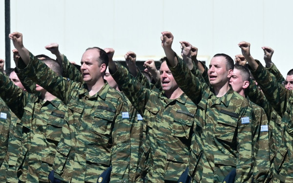 Ορκίστηκε ο Στέφανος Κασσελάκης - Έκλεισε τραπέζι 60 ατόμων στη Θήβα για τα γενέθλιά του (βίντεο, φωτ.)