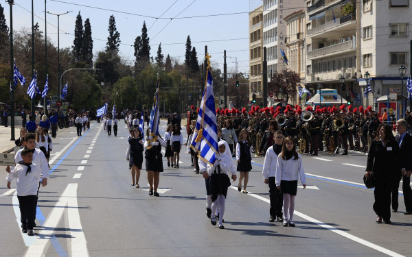Με λαμπρότητα και πρώτο το Λύκειο Καλαβρύτων η παρέλαση της 25ης Μαρτίου στην Αθήνα (φωτ.)