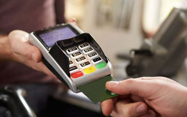 Διασύνδεση POS με ταμειακές μηχανές: Τελειώνει η διορία, αρχίζουν τα πρόστιμα