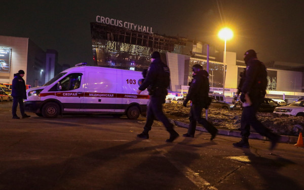 Ρωσία: Αναφέρει ότι έχει αποδείξεις που συνδέουν τους δράστες της επίθεσης της Μόσχας με «Ουκρανούς εθνικιστές»