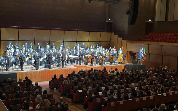 Μάγεψαν τη «Σινόπολι» της Ρώμης η Κρατική Ορχήστρα Θεσσαλονίκης και η Μυρτώ Παπαθανασίου (φωτ.)