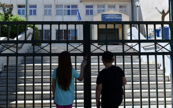Απόφαση δικαστηρίου: Το σχολείο να δεχτεί τα παιδιά και να σπάσει το υπεράριθμο τμήμα σε δύο