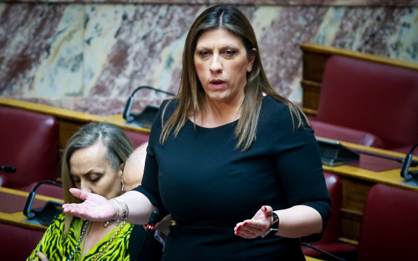 Ζωή Κωνσταντοπούλου: Αίτημα για άρση της ασυλίας της στη Βουλή - Πήγε να πάρει το μικρόφωνο από έδρα δικαστηρίου