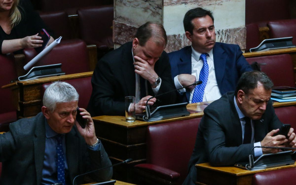 Πρόταση δυσπιστίας: Υψηλοί τόνοι στη Βουλή και αλληλοκατηγορίες την πρώτη ημέρα συζήτησης - Σήμερα θα μιλήσει και ο Κώστας Αχ. Καραμανλής (Live)