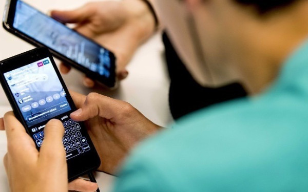 Περισσότερα από 5 δισ. έξυπνα κινητά τηλέφωνα και social media επιδρούν στο ηλεκτρονικό εμπόριο