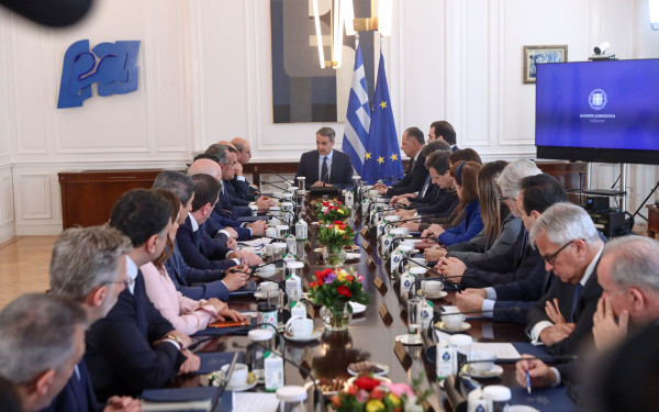 Ανασχηματισμός με λίγες ημέρες καθυστέρηση - Αναζητούνται τα πρόσωπα και το μείγμα