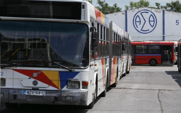 Ατύχημα με λεωφορείο του ΟΑΣΘ στο Πανόραμα