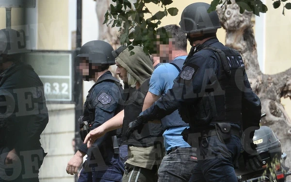 Γυναικοκτονία στους Αγίους Αναργύρους: Στην Ευελπίδων για να απολογηθεί ο 39χρονος δολοφόνος (φωτ.)