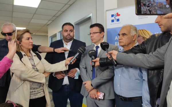 Επίσκεψη Μητσοτάκη στον Άγιο Παύλο: Διπλασιάζονται οι κλίνες του νοσοκομείου - 21 Απριλίου έτοιμα τα ΤΕΠ