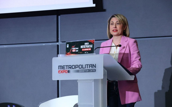 Χρ. Αλεξοπούλου: Προανήγγειλε αυστηροποίηση ποινών για δικυκλιστές χωρίς κράνος