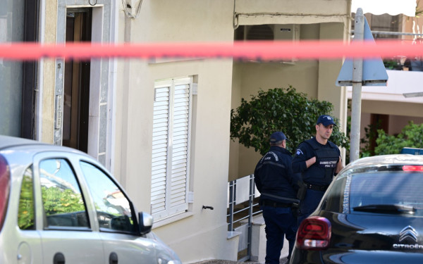 Ηλιούπολη: Νέα σενάρια για το θρίλερ με τη μάνα και το γιό της που βρέθηκαν νεκροί