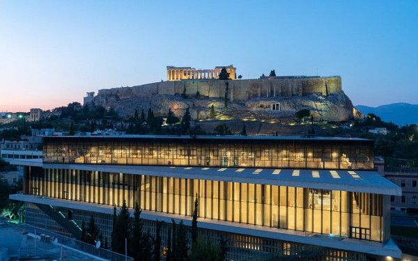 Σφράγιση τμήματος του Ξενοδοχείου Cocomat Athens BC από το Υπουργείο Τουρισμού
