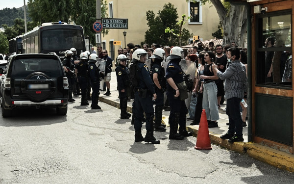 Άγιοι Ανάργυροι - Προφυλακίστηκε ο δολοφόνος της 28χρονης: «Δεν θυμάμαι τίποτα, σήμερα έμαθα ότι της έκανα κακό»