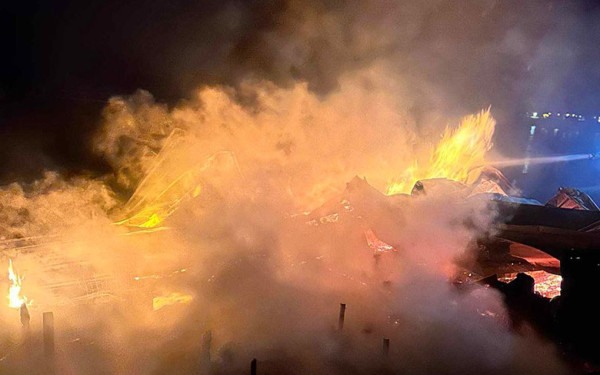 Φωτιά σε beach bar στους Αμμόλοφους της Καβάλας - Κάηκε ολοσχερώς η επιχείρηση (φωτ.)