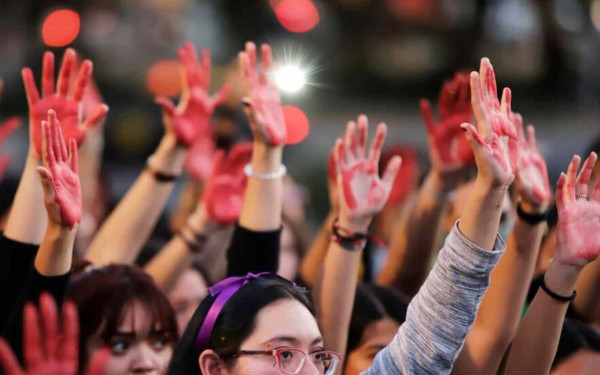 Ενδοοικογενειακή βία: Προσωρινή κράτηση σε όλα τα στάδια, βραχιολάκι και ποινές χωρίς αναστολή