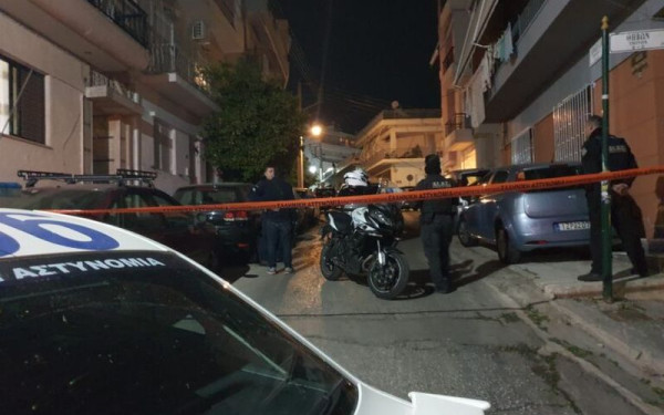 Έγκλημα στην Ηλιούπολη: Θρίλερ με μάνα και γιο που βρέθηκαν νεκροί από πυροβολισμούς σε διαμέρισμα (βίντεο)