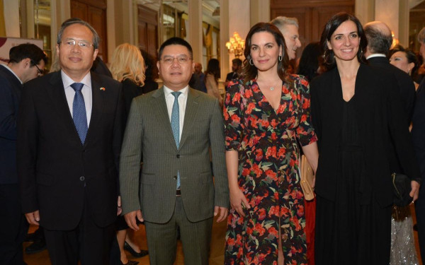 Απευθείας αεροπορική σύνδεση Σαγκάης - Αθήνας: «Ορόσημο» στις σχέσεις Ελλάδας - Κίνας