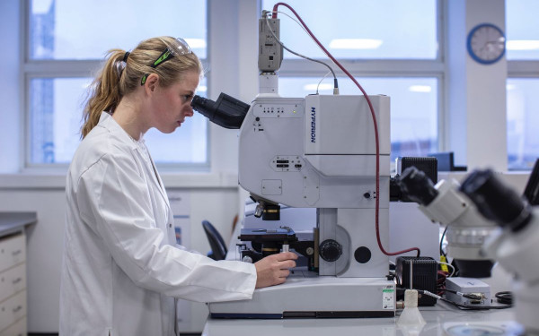 Υγεία: 11 κλινικές δοκιμές που αναμένεται να διαμορφώσουν την Ιατρική το 2025