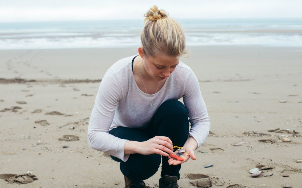 Τι κάνει μια... ντετέκτιβ πλαστικών; Η Ιμότζεν Νάπερ είναι μοναδική επιστήμονας και εξερευνήτρια του «National Geographic» (φωτ.)