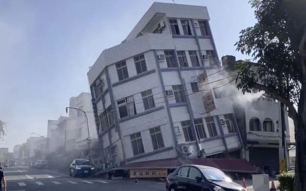Ταιβάν: Αγωνία για τους εγκλωβισμένους, ξεπέρασαν τους 1.000 οι τραυματίες - Πάνω από 50 αγνοούμενοι (βίντεο)