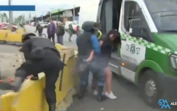 Χιλή: Κρατούμενη πήρε το όπλο αστυνομικού και άρχισε να πυροβολεί σε ζωντανή μετάδοση - Δείτε βίντεο