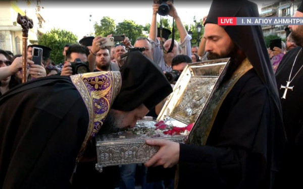 Για πρώτη φορά στη Θεσσαλονίκη ο Τίμιος Σταυρός και τεμάχιο του Αρράφου Χιτώνα του Χριστού