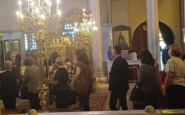 Θεσσαλονίκη - Αγ. Δημήτριος: Στην ουρά για τον Άρραφο Χιτώνα και... Κινέζοι