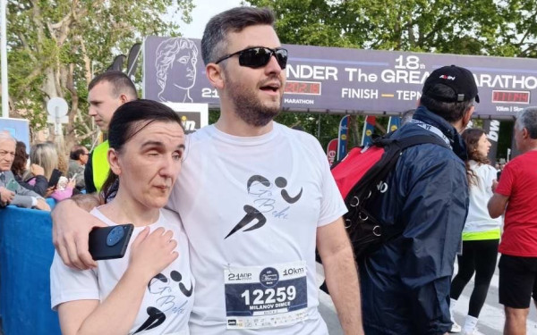 Διεθνής Μαραθώνιος «Μ. Αλέξανδρος»: H τυφλή δρομέας Μπέκι Τσαλιφόσκα έστειλε μήνυμα δύναμης και ζωής (βίντεο)