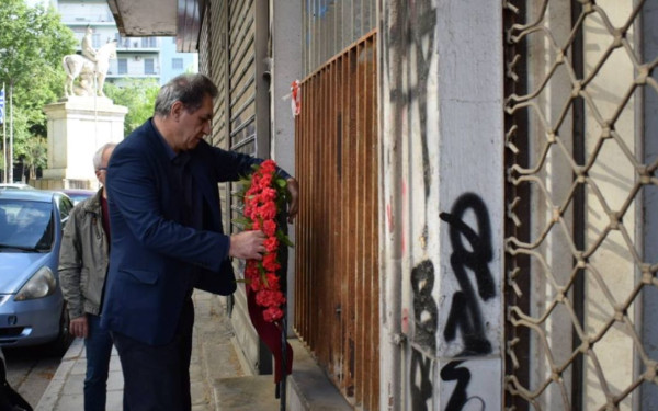 Στεφάνι στο κτίριο της Ασφάλειας Θεσσαλονίκης κατέθεσε το ΚΚΕ για τα 57 χρόνια από τη δικτατορία