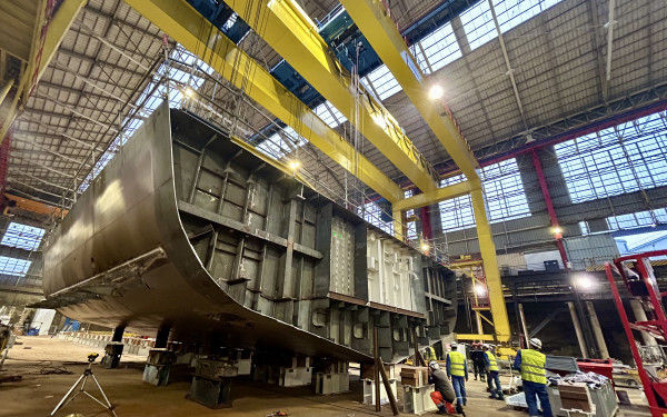 Τοποθετήθηκε η τρόπιδα στην τρίτη ελληνική φρεγάτα Belharra «Φορμίων»