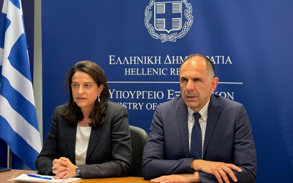 Γεραπετρίτης και Κεραμέως σε τηλεδιάσκεψη με Έλληνες πρέσβεις και προξενους για την επιστολική ψήφο