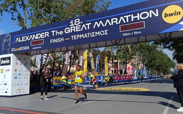 Φώτης Ζησιμόπουλος και Ματίνα Νούλα θριάμβευσαν στον 18ο Διεθνή Μαραθώνιο «Μ. Αλέξανδρος» (βίντεο)