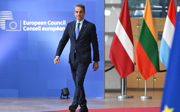 Στη Βουδαπέστη για τη Σύνοδο της Ευρωπαϊκής Πολιτικής Κοινότητας ο Μητσοτάκης, με το βλέμμα στην Ουάσινγκτον - Τι θα συζητηθεί