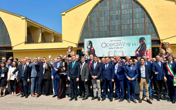 Η Ελλάδα τιμώμενη χώρα της διεθνούς έκθεσης οίνων και ποτών στη Βερόνα της Ιταλίας