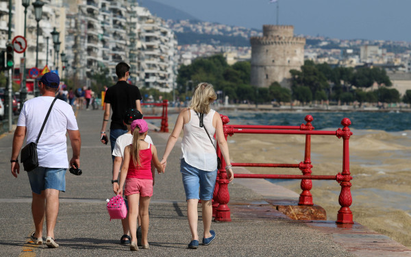 Τουρισμός «δύο ταχυτήτων», αλλά η χρονιά φαίνεται να κλείνει με θετικό πρόσημο - Οι κερδισμένοι και οι χαμένοι