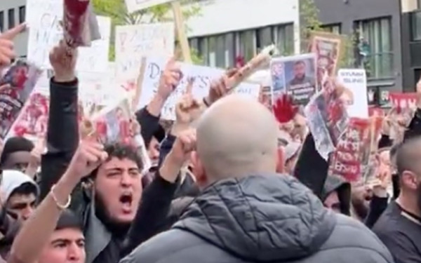 Διαδήλωση ισλαμιστών στο Αμβούργο - Κατηγορούν την κυβέρνηση για εχθρική πολιτική προς το Ισλάμ