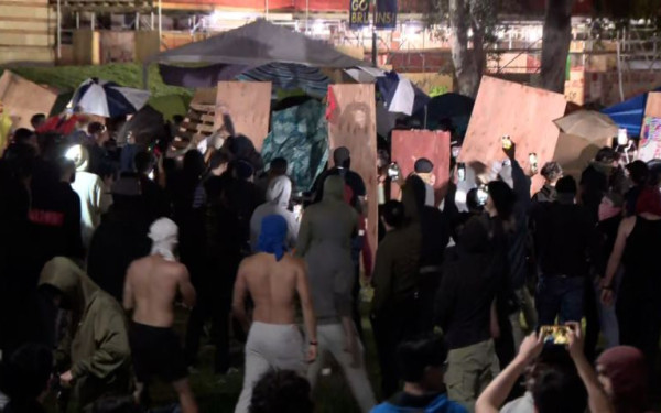 Σε κρίση τα αμερικανικά πανεπιστήμια: Οι διαδηλώσεις αντικείμενο πολιτικής αντιπαράθεσης (βίντεο)