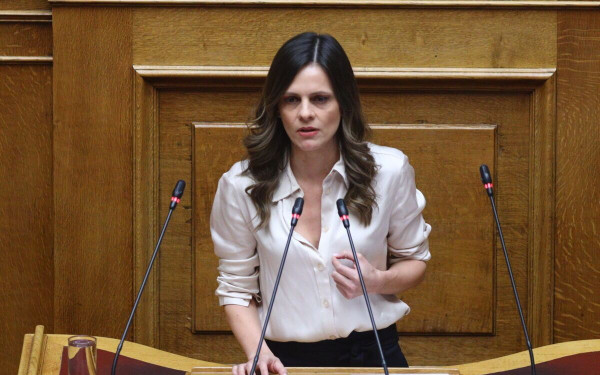 Διάλυση ΚΟ Νέας Αριστεράς: Η Έφη Αχτσιόγλου παραδίδει την έδρα της