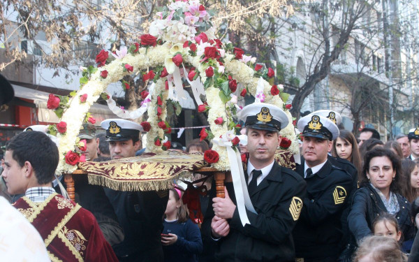 Θεσσαλονίκη: Ο πρώτος Επιτάφιος στο κέντρο της πόλης - Στις 21:00 η συνάντηση των πέντε Επιταφίων