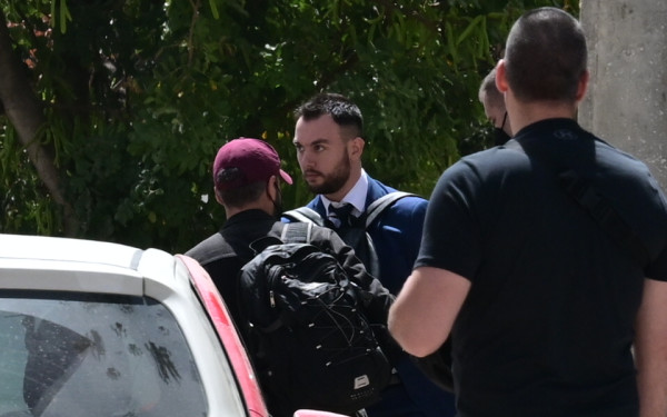 Στην Ευελπίδων ο Κωνσταντίνος Φλώρος για να απολογηθεί ενώπιον ανακριτή (βίντεο, φωτ.)