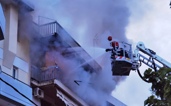 Πυρκαγιά σε διαμέρισμα στα Πατήσια - Απεγκλωβίστηκαν 2 γυναίκες
