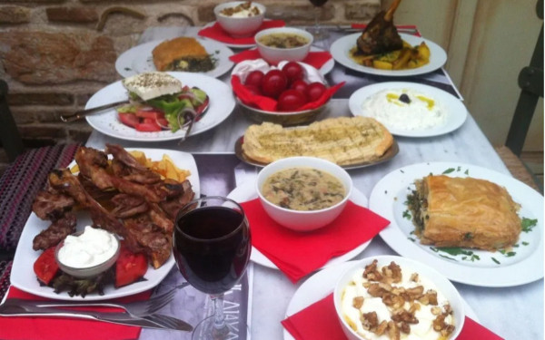 Στη «σούβλα» οι καταναλωτές για το Πασχαλινό τραπέζι