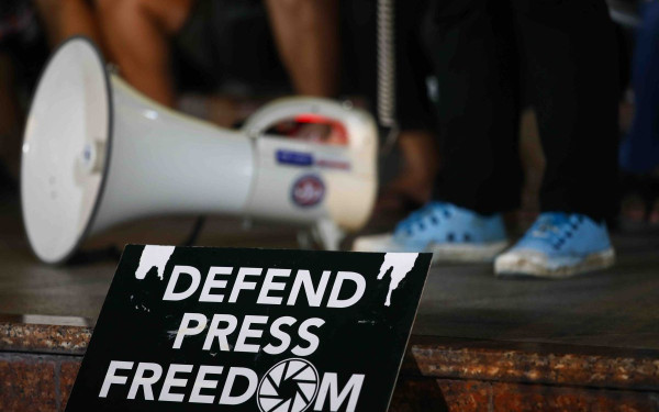 Δημοσιογράφοι Χωρίς Σύνορα: Οι πολιτικές πιέσεις στα μέσα ενημέρωσης αυξάνονται σ’ όλο τον κόσμο