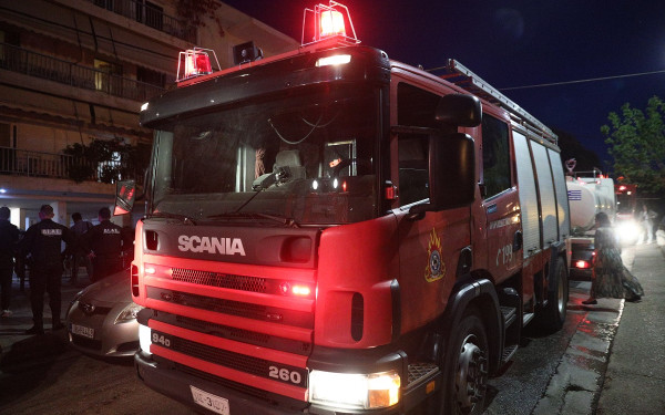 Θεσσαλονίκη: Φωτιά σε λεωφορείο έξω από την Αγχίαλο - Πρόλαβαν να κατεβούν οι επιβάτες