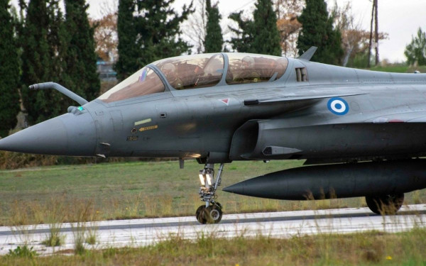 Στην Τανάγρα προσγειώθηκε σήμερα το 24ο Rafale