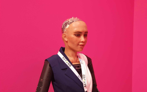 Θεσσαλονίκη: Η Sophia συνομιλεί με ακαδημαϊκούς για την Ανθρώπινη και την Τεχνητή Νοημοσύνη