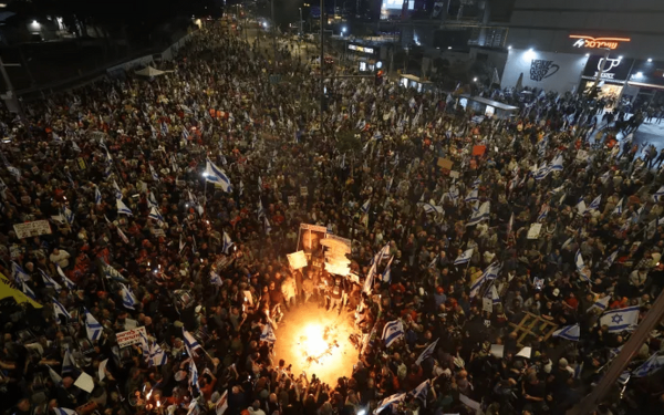 Χιλιάδες διαδηλώνουν ξανά στο Ισραήλ απαιτώντας συμφωνία με τη Χαμάς για τους ομήρους