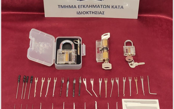 Θεσσαλονίκη: Εξιχνιάστηκε διάρρηξη με λεία 550.000 ευρώ στο Πανόραμα - Πήραν χρηματοκιβώτιο με λίρες, χρυσαφικά και τιμαλφή (φωτ.)