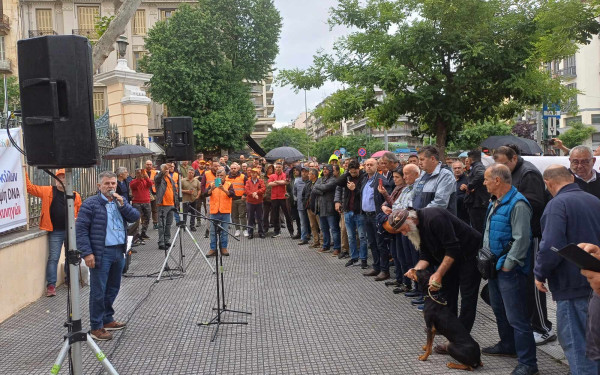 ΥΜΑΘ: Διαμαρτυρία κυνηγών κατά του νομοσχεδίου για τη στείρωση των ζώων συντροφιάς